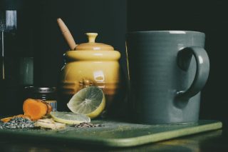 tasse-tisane-miel-citron-vret-jaune